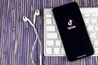 TikTok से बैन हटा, पर ऐप स्टोर से अभी भी नदारद